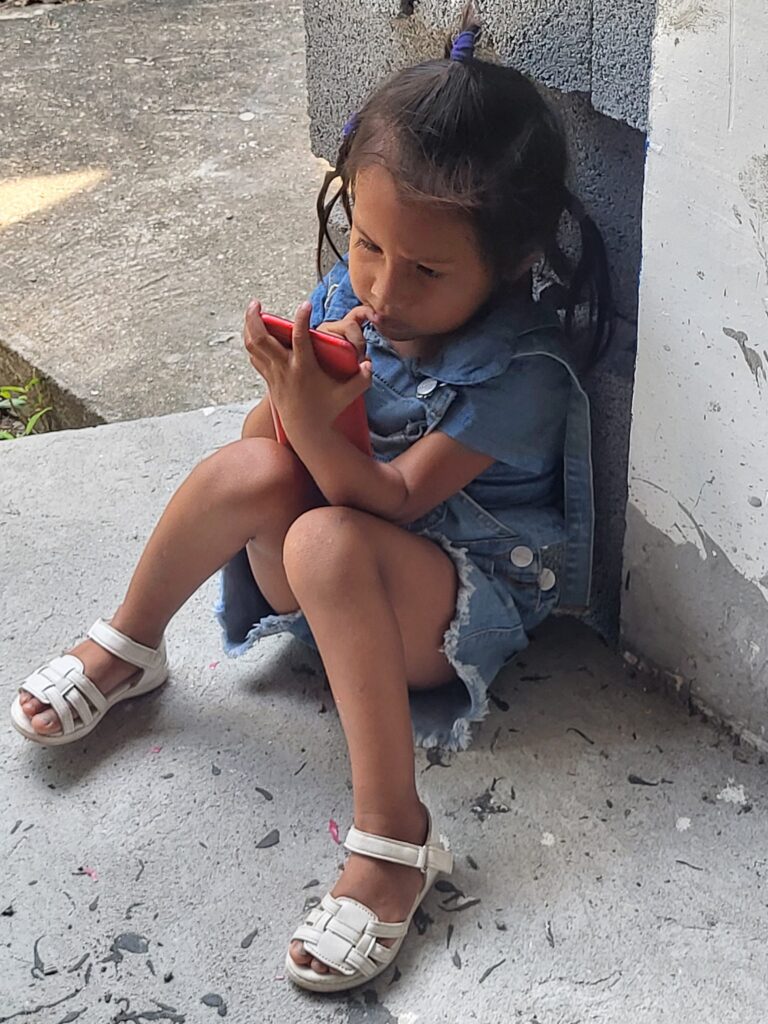PANAMANIAN GIRL LOOKING AT PHONE